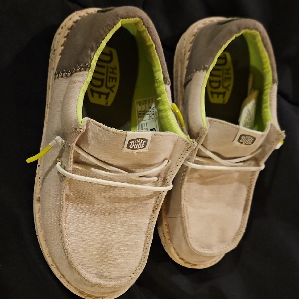 Hey Dude Kids Slippers in Beige and Neon Green